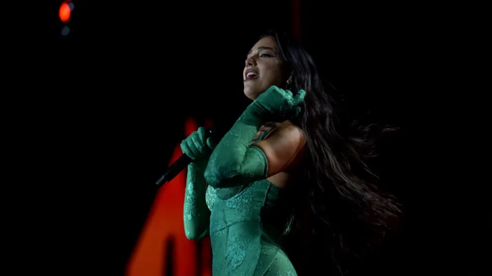 Dua Lipa hizo vibrar a todos en su recital en Argentina: el delirio de los fans, el apoyo al público LGBT+ y su icónico baile sensual