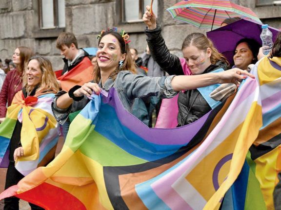 La comunidad LGBTIQ+ marchó pese a la prohibición