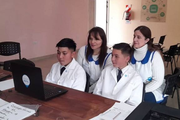 Estudiantes de 6° grado de la escuela “Justo Daract” de Santa Rosa participan del 31º Parlamento Nacional Infantil