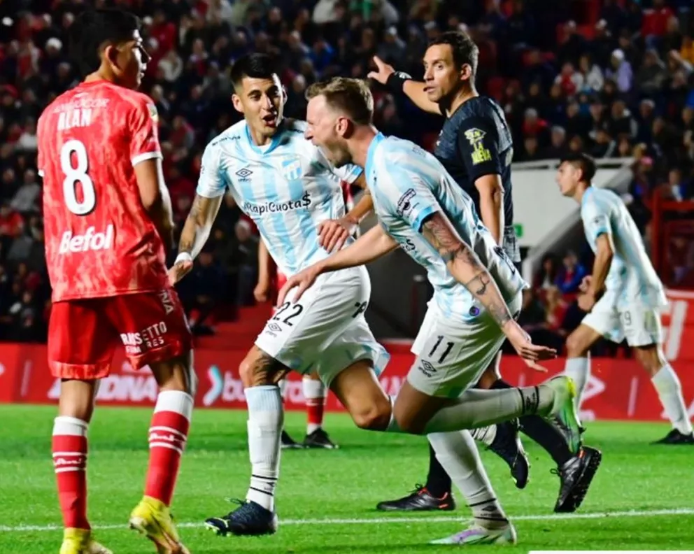 Liga Profesional: Atlético Tucumán le ganó 2 a 1 a Argentinos Juniors y volvió a ser líder del torneo 