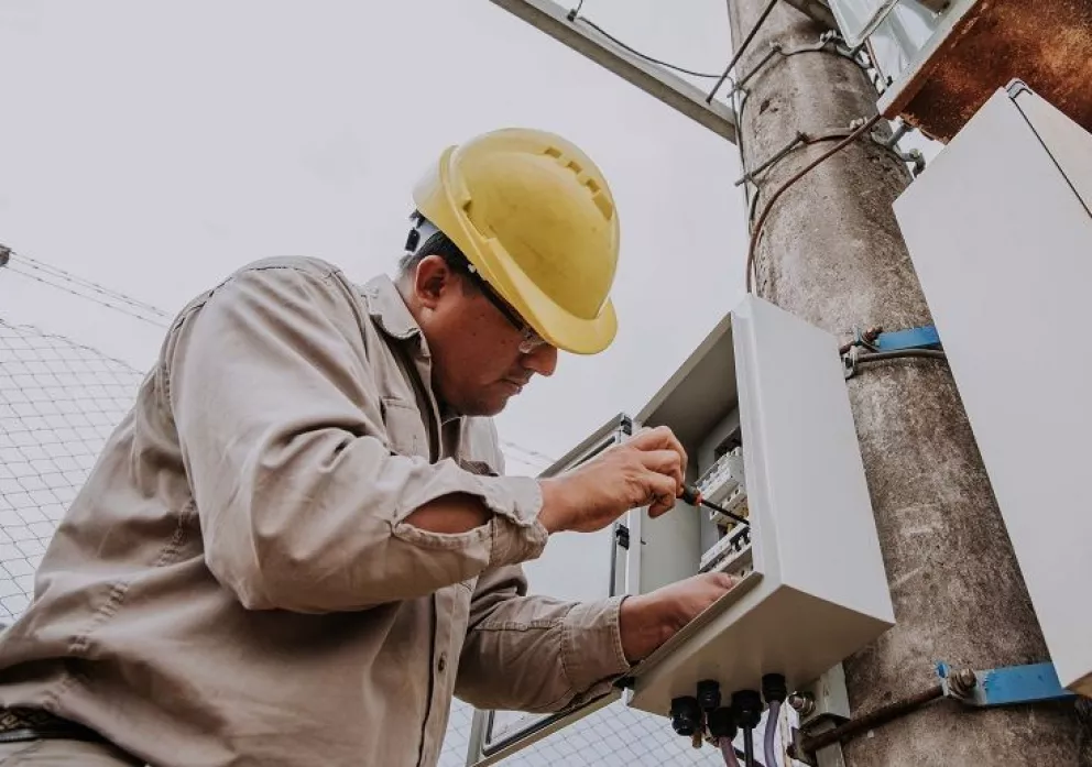 Inauguran obra en San Antonio que provee electricidad a 300 familias 