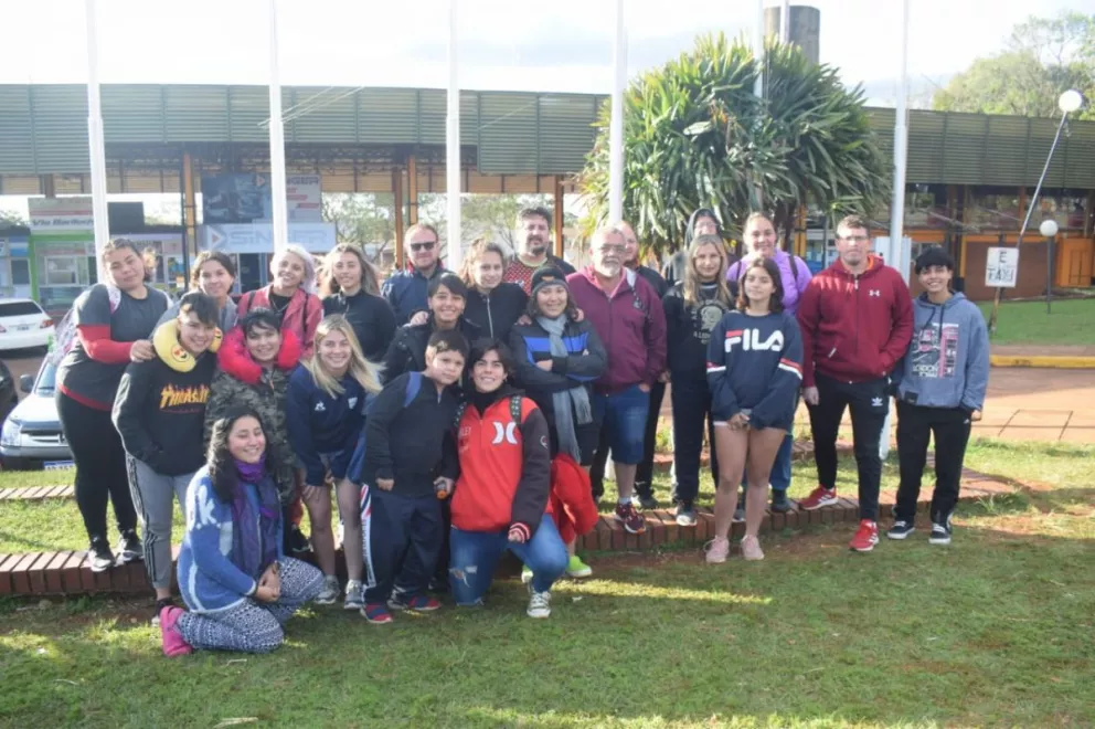 Las chicas de Aguará partieron rumbo a Córdoba para disputar el Nacional de Rugby 