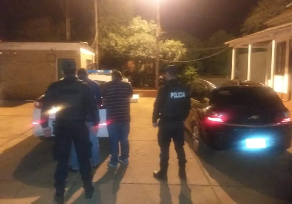 Asesinaron de un disparo a un joven frente a su casa en Campo Viera: dos detenidos 