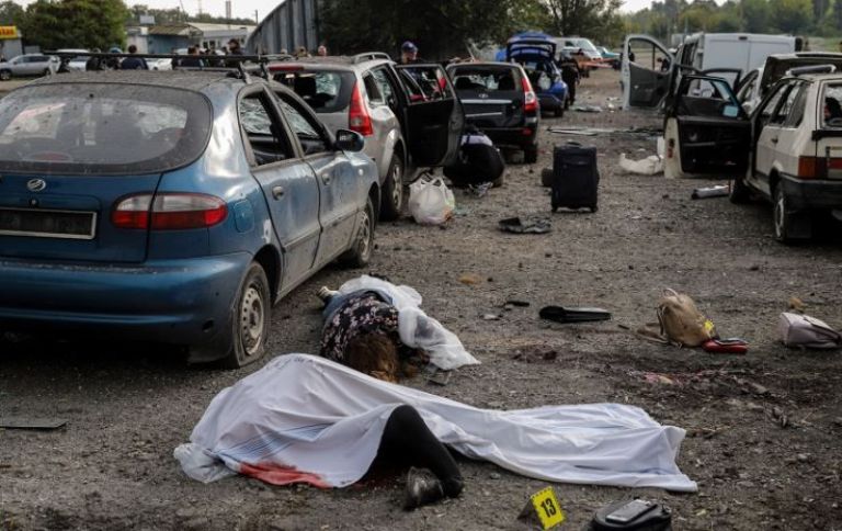 Ucrania y Rusia se acusan mutuamente por el ataque a una caravana que dejó 23 muertos