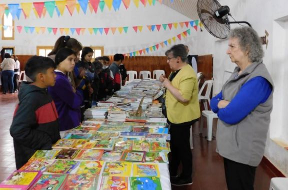 Se realizó en el Salón de Cultura Municipal de Puerto Libertad la 3°edición de la Feria del Libro