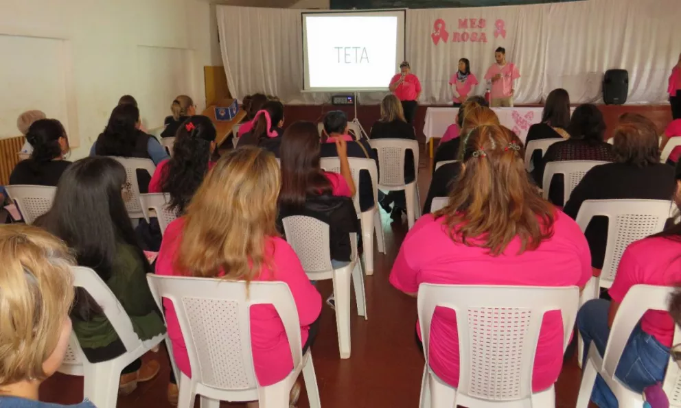Con la charla Tetas comenzaron las actividades por el mes rosa en Puerto Libertad