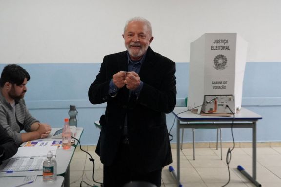 Elecciones presidenciales en Brasil: ya votaron Bolsonaro y Lula Da Silva