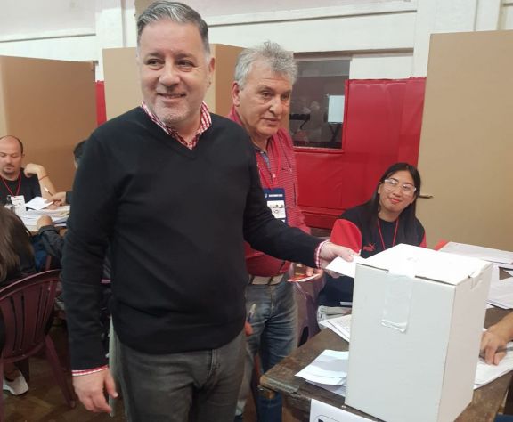 Fabián Doman logró un triunfo aplastante en las elecciones y es el nuevo presidente de Independiente