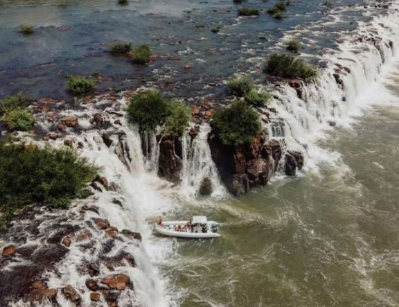 Con 15 turistas a bordo, ya está en funcionamiento la línea que une Iguazú – Moconá