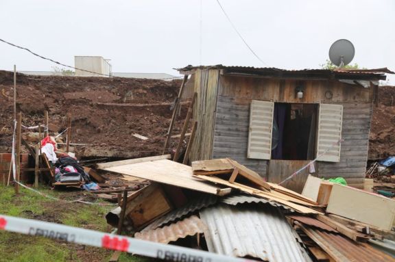 Un muro de contención se derrumbó provocando la muerte de una niña de 6 años en Garupá