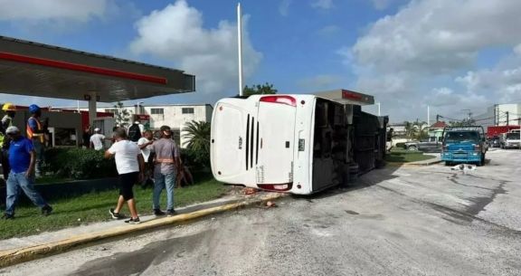 Volcó un colectivo con 40 turistas en Punta Cana y falleció una argentina