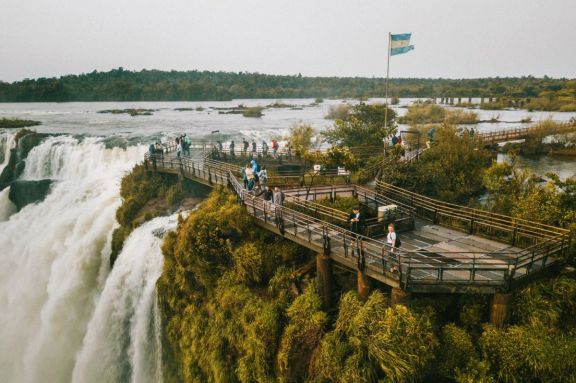 Cataratas: por la crecida del río Iguazú, cerraron el circuito Garganta del Diablo 