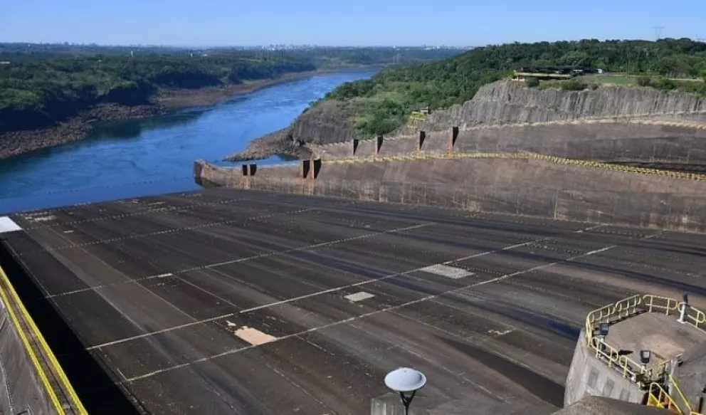 Itaipú desmiente el rumor de apertura de las compuertas de la represa