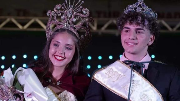 Camila y Cristian, los nuevos reyes de los estudiantes de Apóstoles