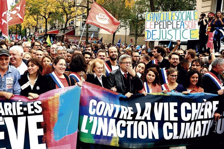 Manifestation de masse contre la hausse des prix
