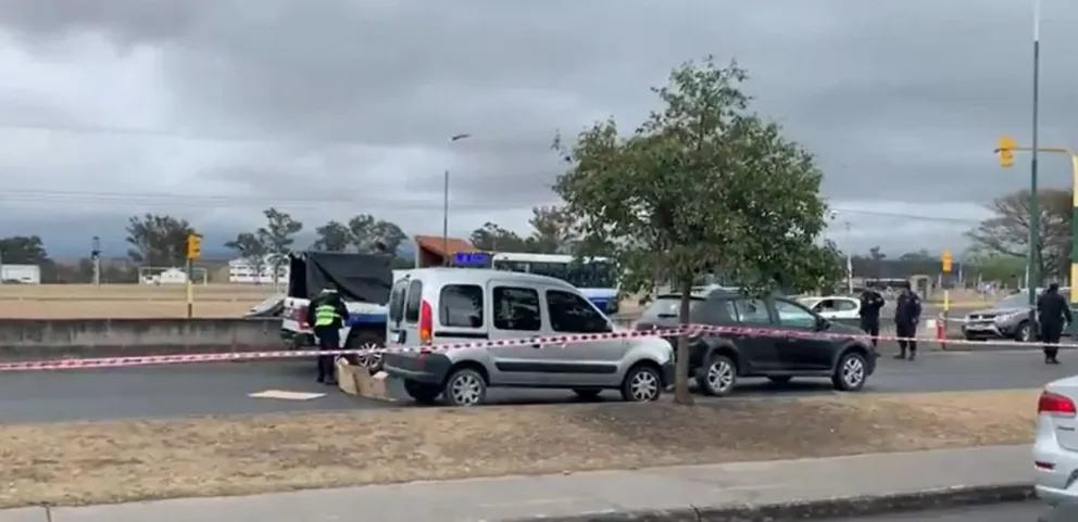 Terrible: un gendarme se disparó delante de peatones tras provocar un choque en cadena