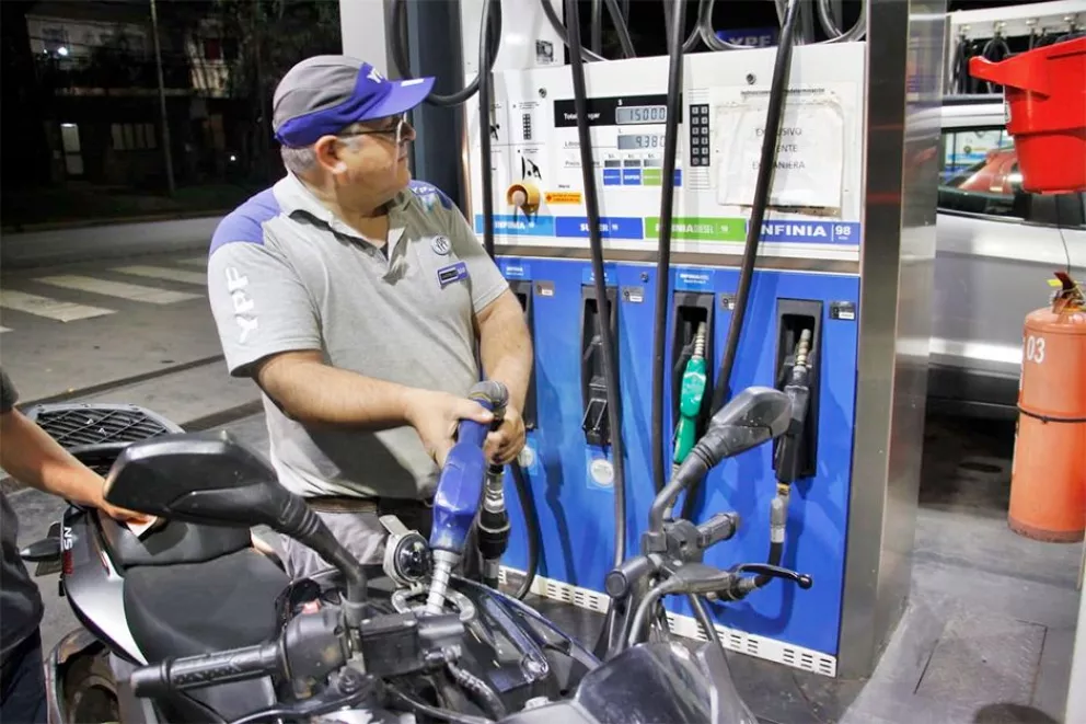 Apoyan la idea de unificar los precios de combustibles 