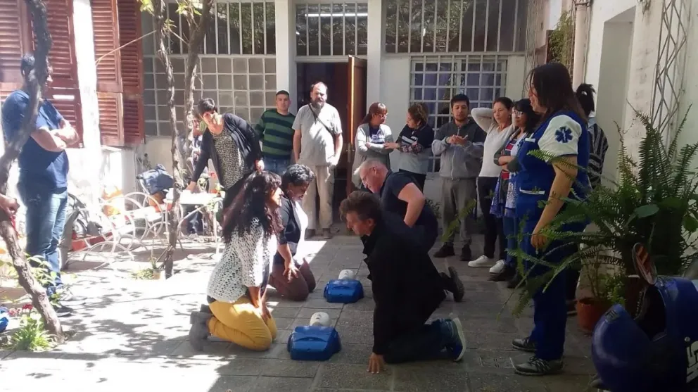 Capacitan a 20 agentes estatales para la atención de personas en situación de calle