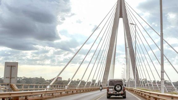 Puente Posadas-Encarnación: los vehículos deberán formar filas en ambas márgenes del viaducto
