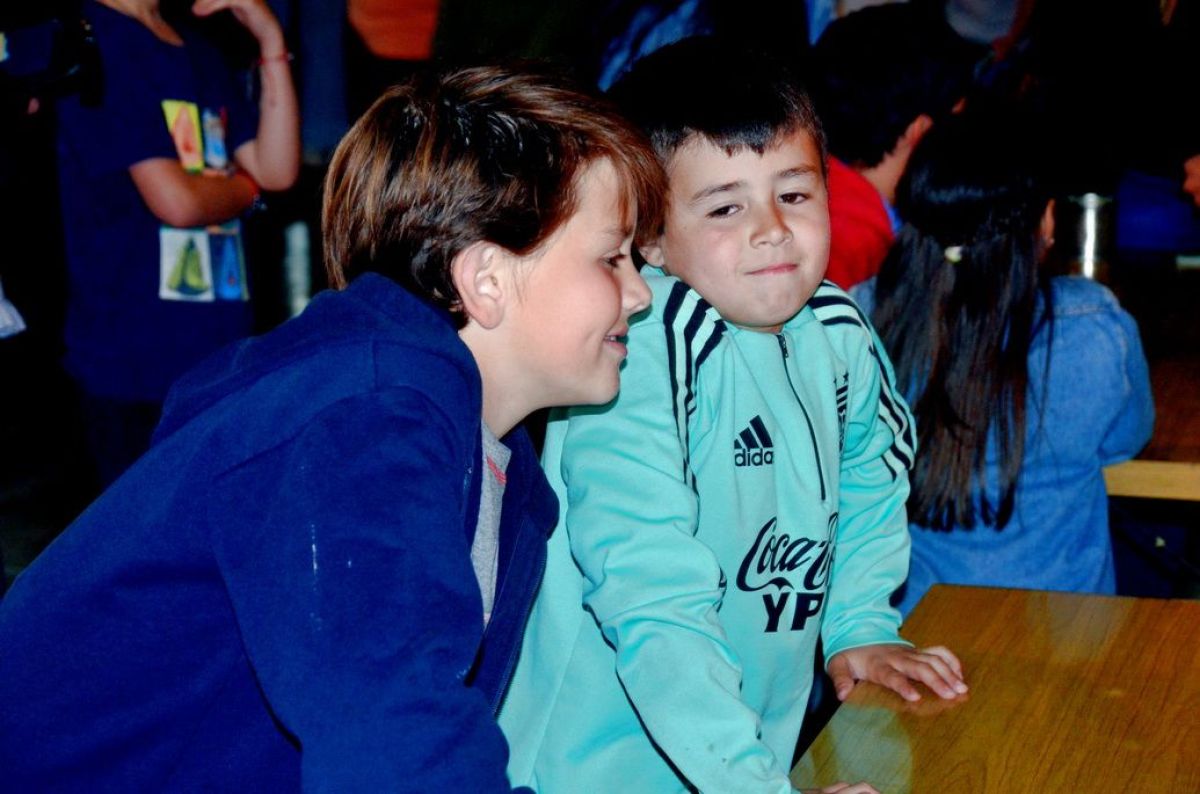 Divertida kermesse  de la Escuela Primaria N° 1 en  el Campo Scout