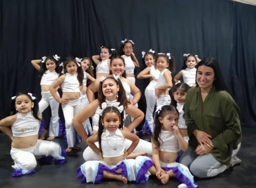 Un grupo de danzas de Jardín América se prepara para competir en Chaco