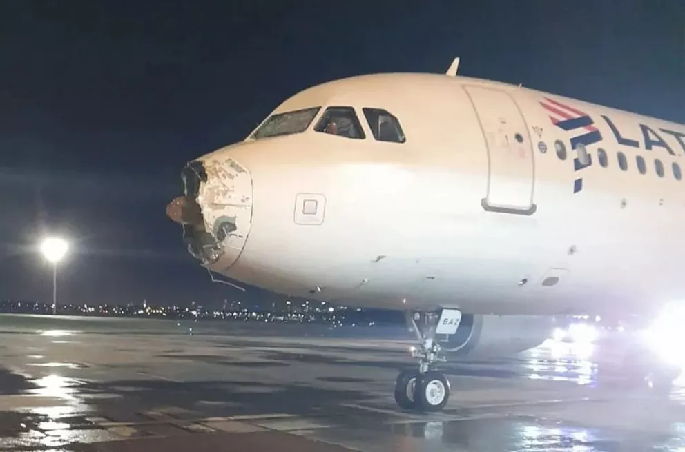 El vuelo del terror: un avión atravesó una tormenta mientras iba desde Santiago de Chile hasta Asunción