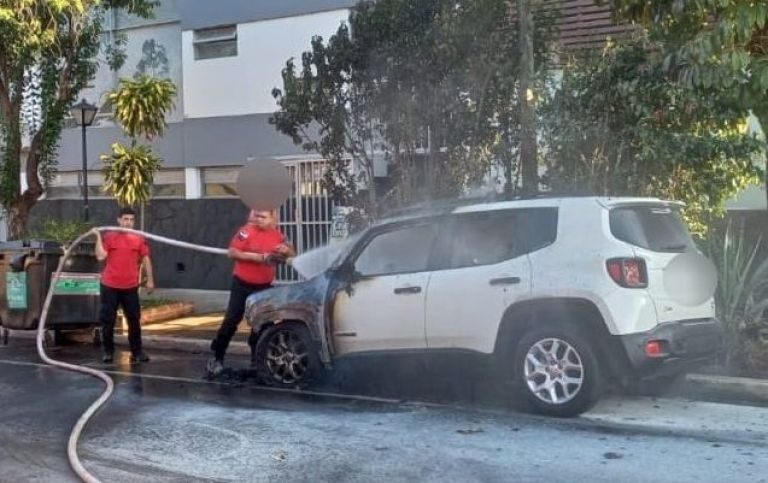 Se incendió una camioneta en pleno centro de Posadas | El Territorio