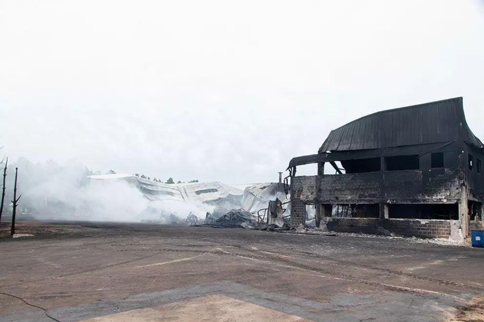 Incendio en la fábrica de resina: el calor del lugar no permitió pericias