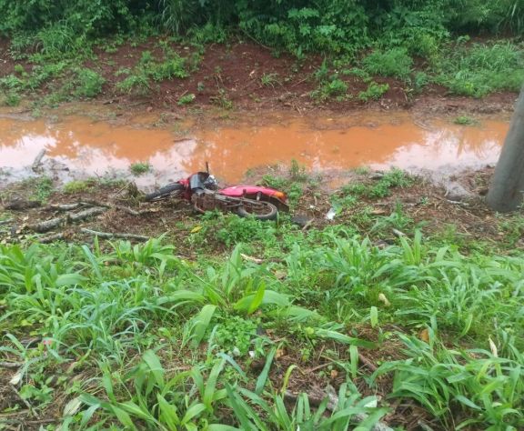 Puerto Esperanza: un motociclista murió al despistar con la moto en que viajaba 