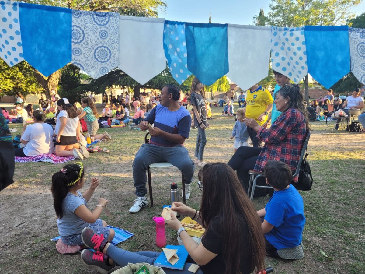 Alumnos de la Escuela 40 realizaron un picnic literario