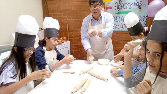 El posadeño que cocina comida argentina a domicilio en Colombia