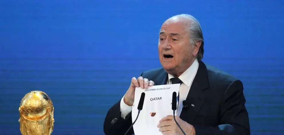 Joseph Blatter admite que se equivocó con la elección de Qatar como sede para el mundial