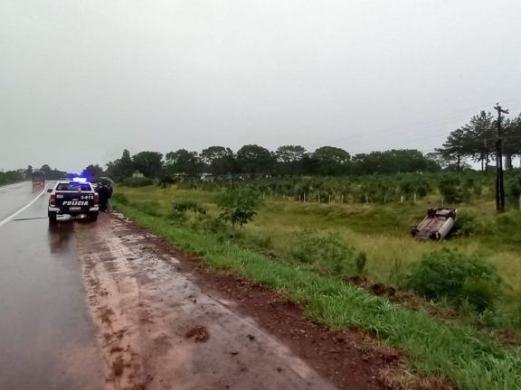 Tres heridos como consecuencia del vuelco de un vehículo en Campo Viera