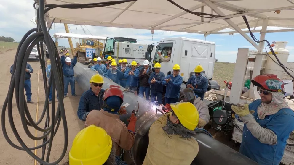 Concretaron la primera soldadura de caños del Gasoducto Néstor Kirchner