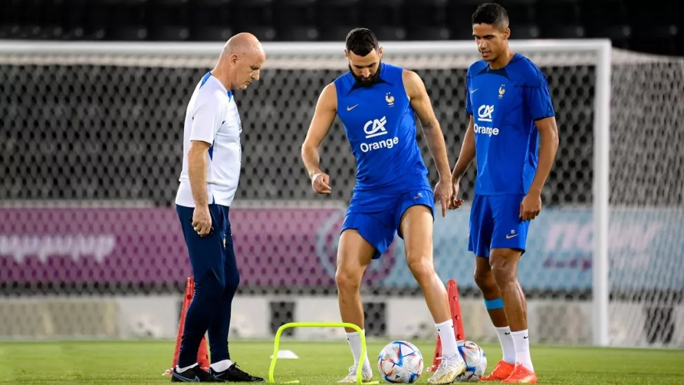  Benzema se retiró lesionado del entrenamiento y podría perderse Qatar 