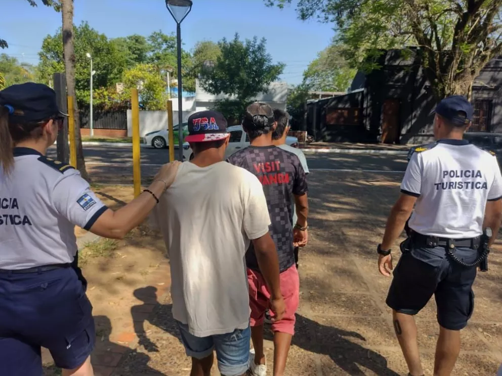 La Policía Turística de la vecina localidad correntina comenzó a funcionar desde hace pocos días. //Fotos: Matías Sánchez. 