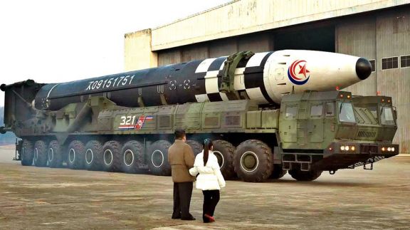 Popularizan imágenes de  Kim Jong-un  con su hija