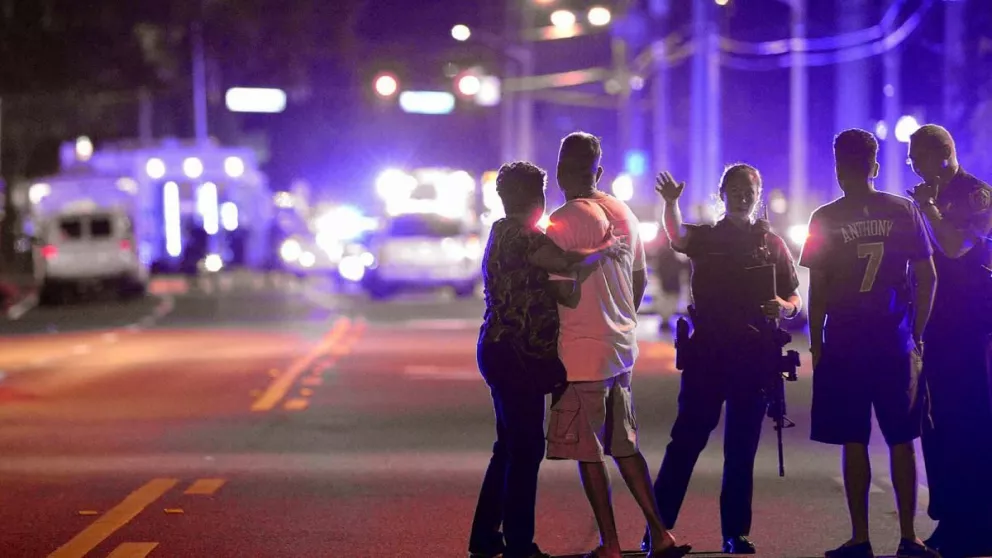 Cinco muertos y 18 heridos en tiroteo en un bar LGBT de Estados Unidos 