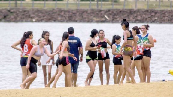 Ola de calor atrae visitantes a los distintos balnearios posadeños
