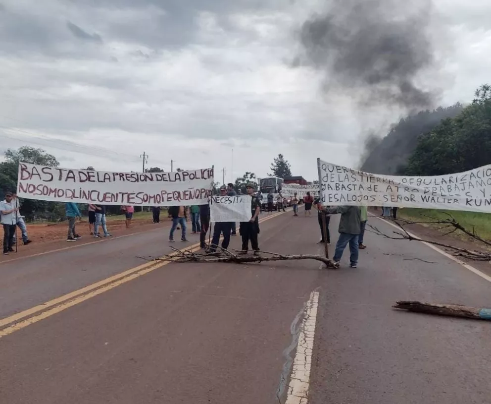 Protesta de vecinos complica en el tránsito en Mado Delicia 