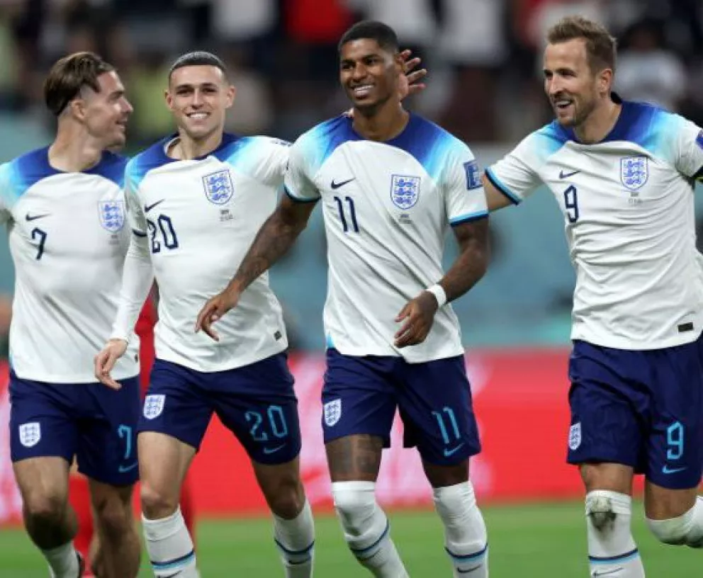 Inglaterra goleó 6-2 a Irán y mostró potencial para ser uno de los candidatos a ganar la Copa