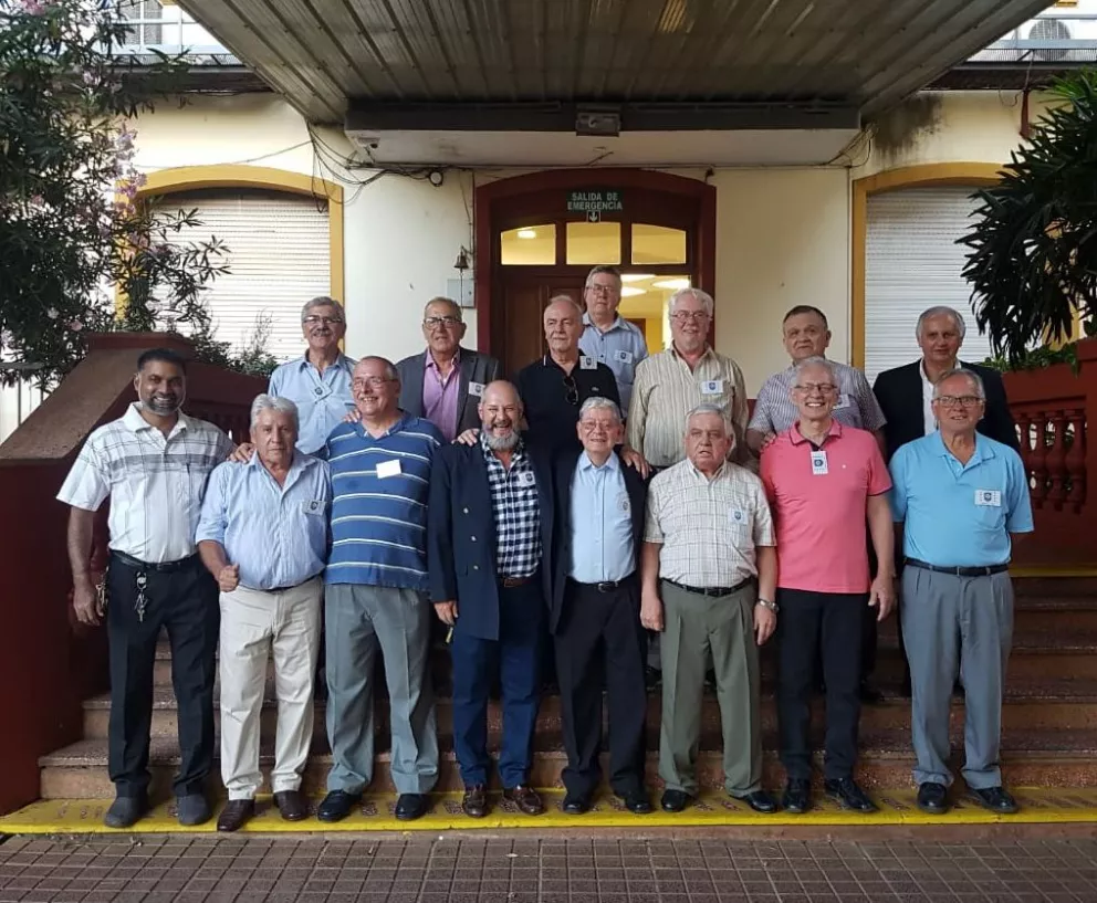 Alumnos de la promoción ´72 del Roque González se reencontraron luego de 50 años 