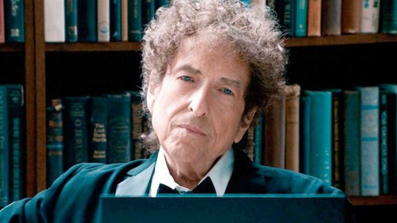 Pagaron casi 700 mil dólares por cartas de Bob Dylan a su novia