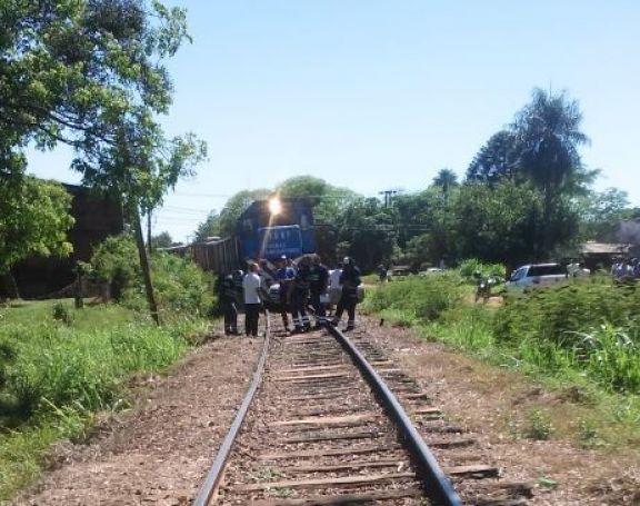 Choque entre tren de cargas y un automóvil en Santo Tomé