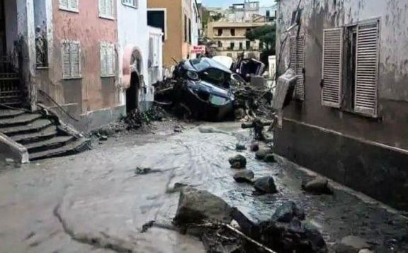 Italia: ocho muertos por un deslizamiento de tierras en la isla de Isquia