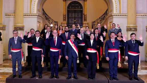  El presidente de Perú presentó a su nuevo Gabinete 