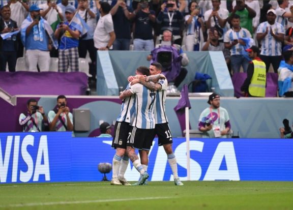 Estamos vivos: con goles de Messi y Fernández Argentina se impuso ante México