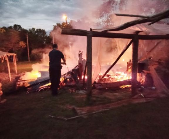 El fuego consumió viviendas en San Javier y Bonpland 