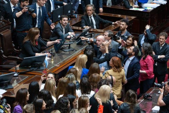 Escándalo en diputados: con gritos e insultos, el Frente de Todos denunció misoginia contra Cecilia Moreau