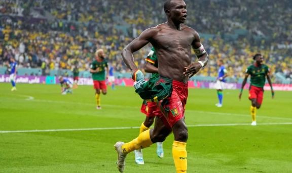 Histórico triunfo de Camerún sobre Brasil, que igual ganó su grupo 